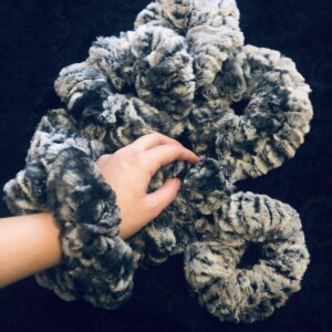 Γουνινο scrunchie γκρι