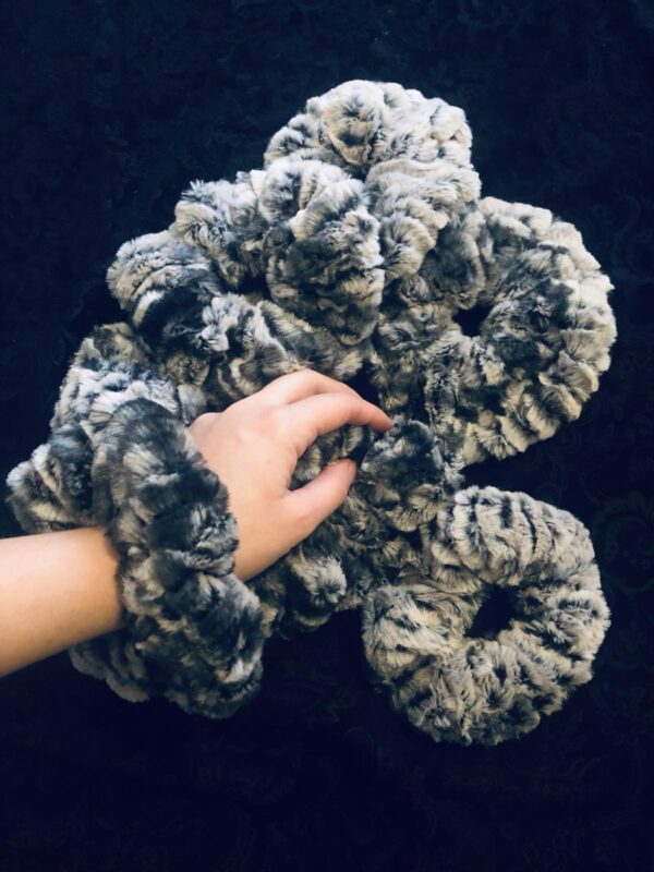 Γουνινο scrunchie γκρι